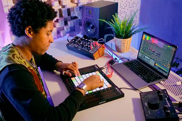 Akai Pro 2 HI