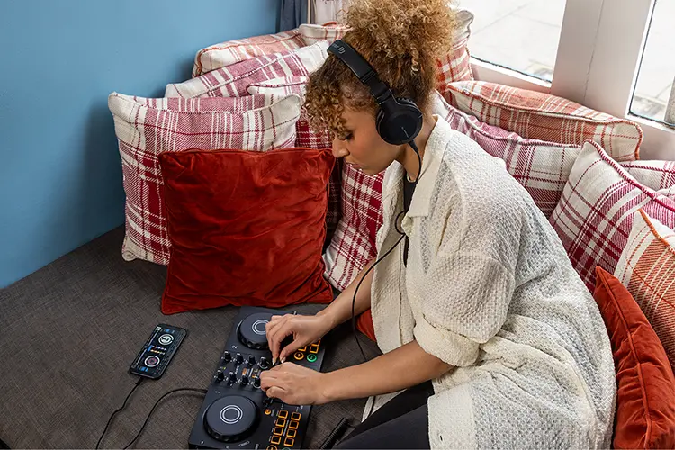 AlphaTheta dj 2 HI