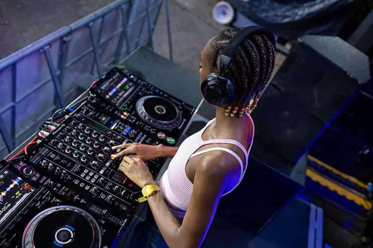 Alpha Theta DJ 6 HI
