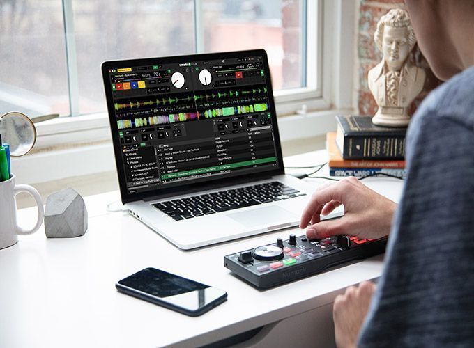 Numark DJ2GO2 2