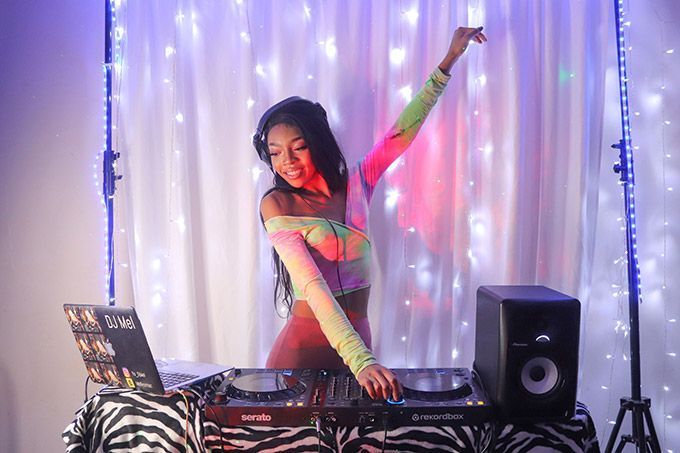 Pioneer DJ DDJ FLX6 lifestyle 2