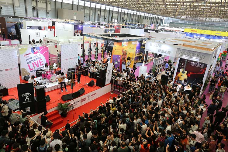 Crowd Lu 2